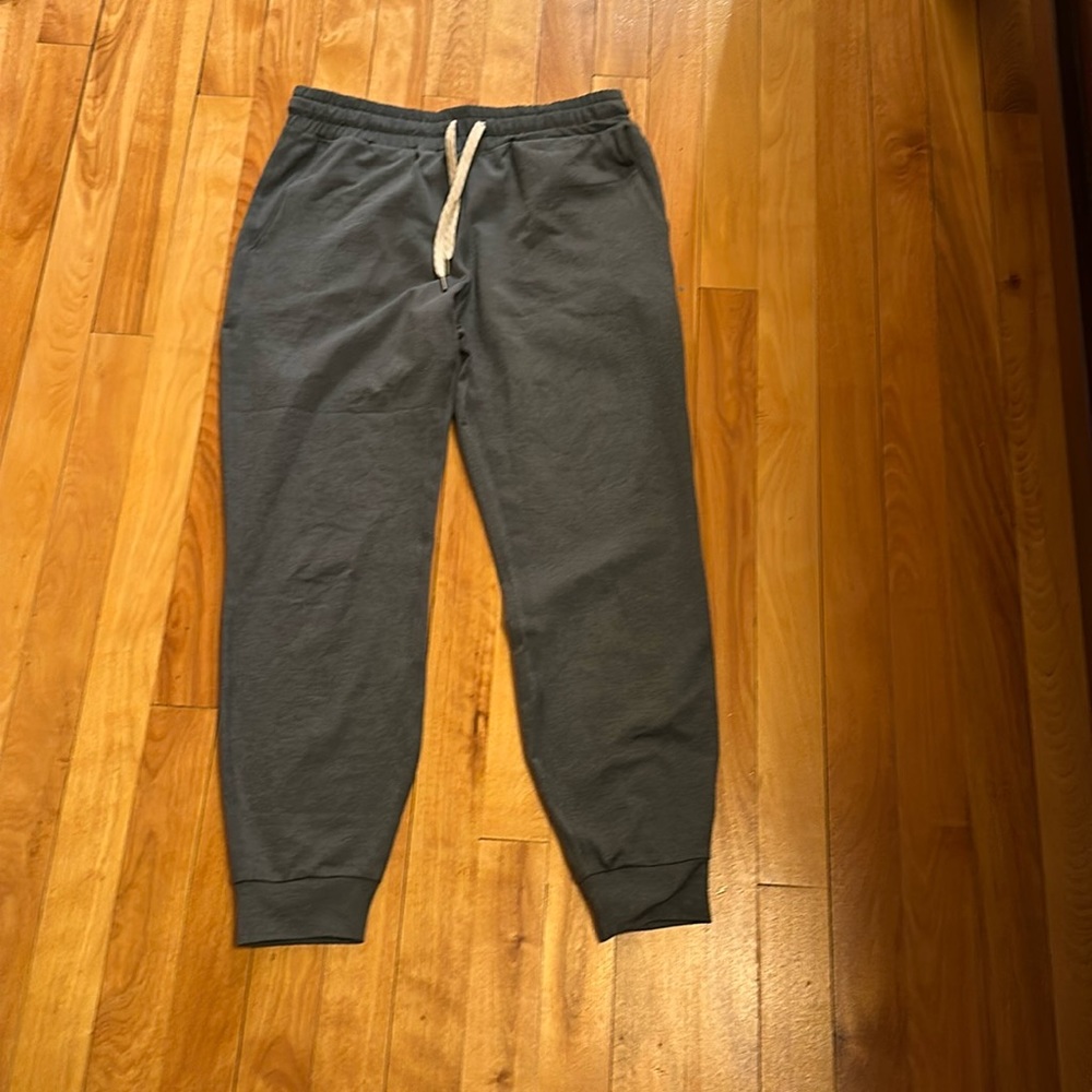 Vuori joggers. NWOT